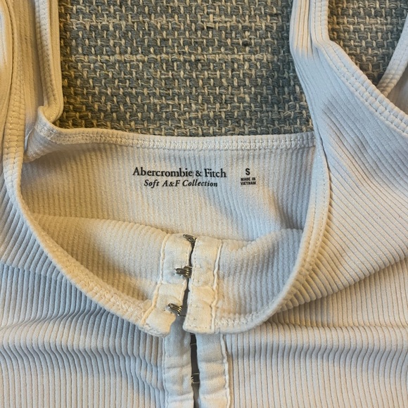 Abercrombie and Fitch White Ribbed Crop Tank Top Small - Picture 3 of 3